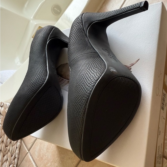 Jessica Simpson Black Stiletto Heels with Pointed Toe snake pattern - Picture 4 of 6